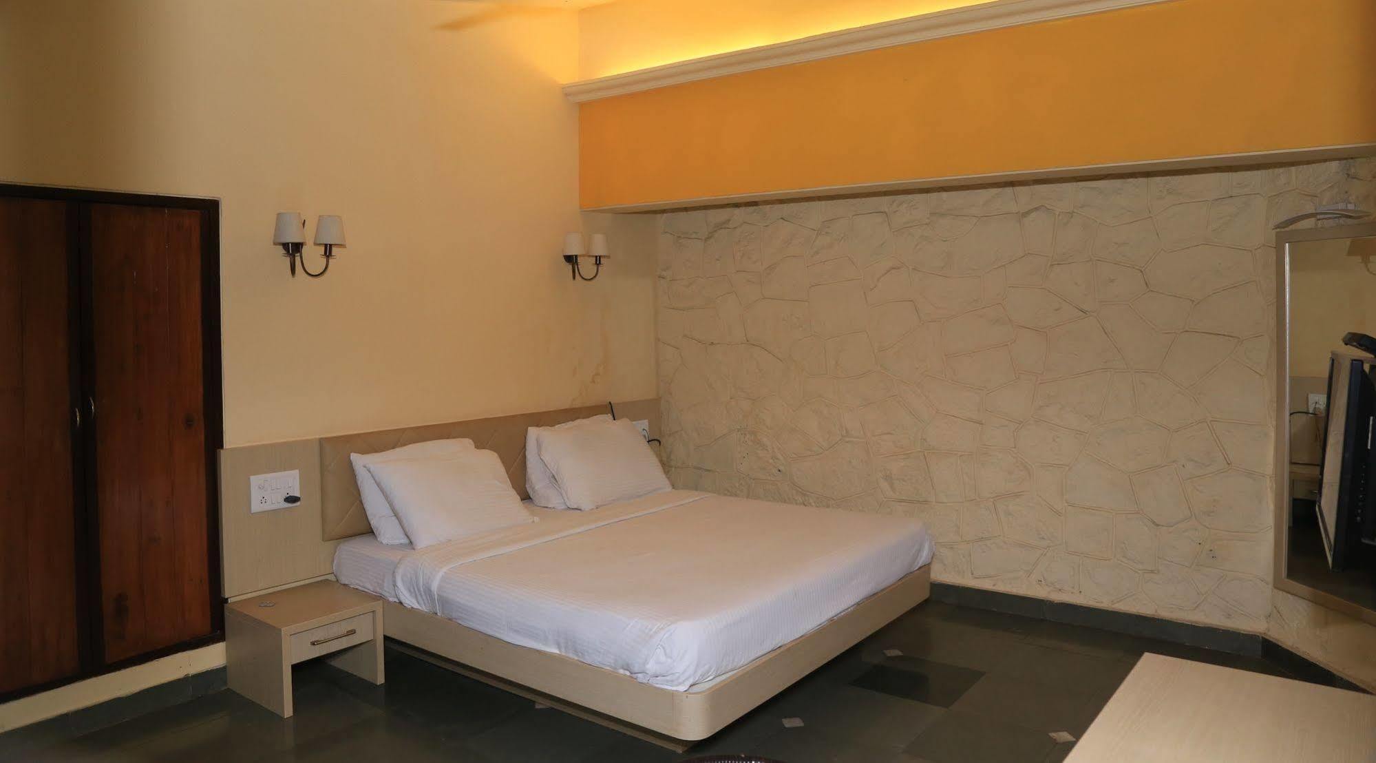 Panoramic Resort Panvel Karnāla Kültér fotó